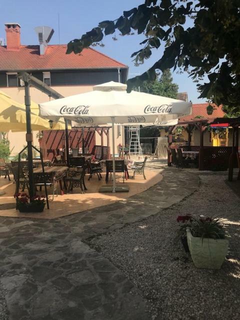 Vadász Panzió és Étterem Szombathely Exterior foto